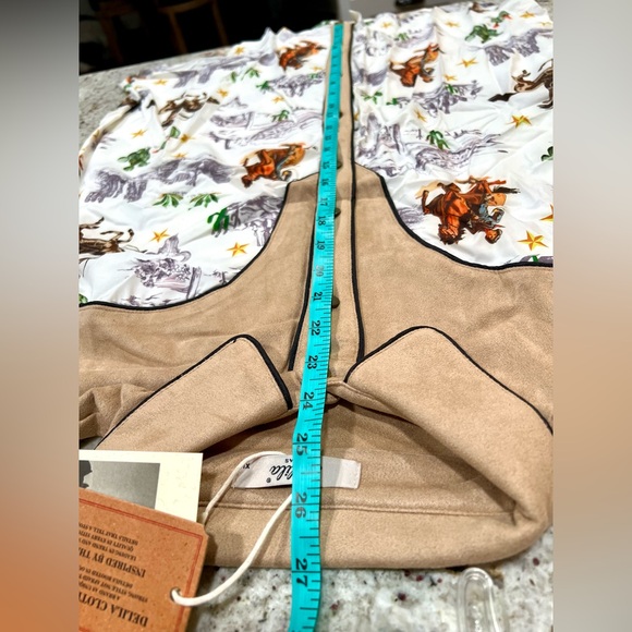 Delila Texas Western Tan & White Button Down Shirt w/ Cactus, Horses & Cowboys - Picture 6 of 9